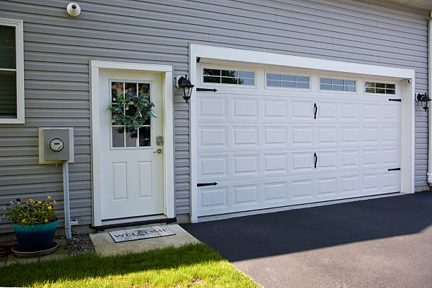 24/7 Emergency Garage Door Panel Replacement experts in Lely Resort, FL